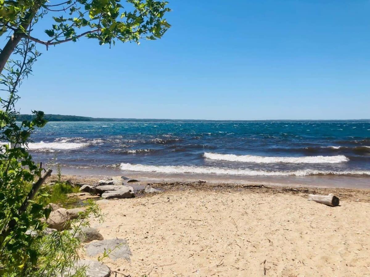 Downtown Traverse City Condo - Capri 209 Bagian luar foto